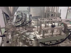 Máquina de llenado, sellado y envasado de vasos de tres cabezales con sellado de película en rollo y tapado de tapas